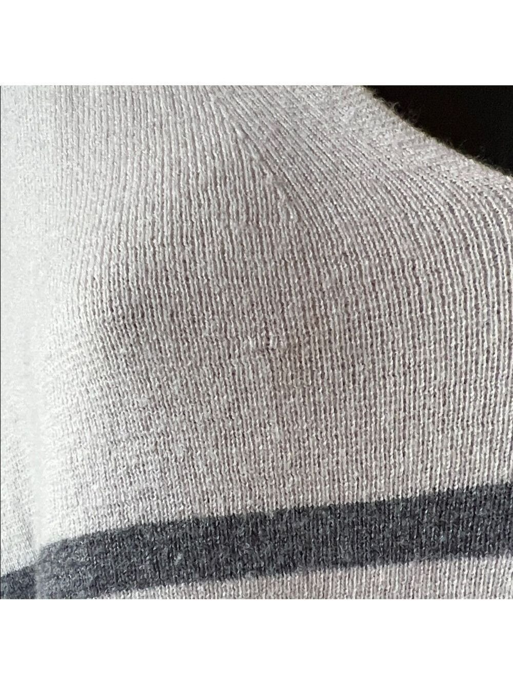 BANANA REPUBLIC Gray Striped VEE PULLOVER V-Neck Merino Wool Sweater - Picture 13 of 16